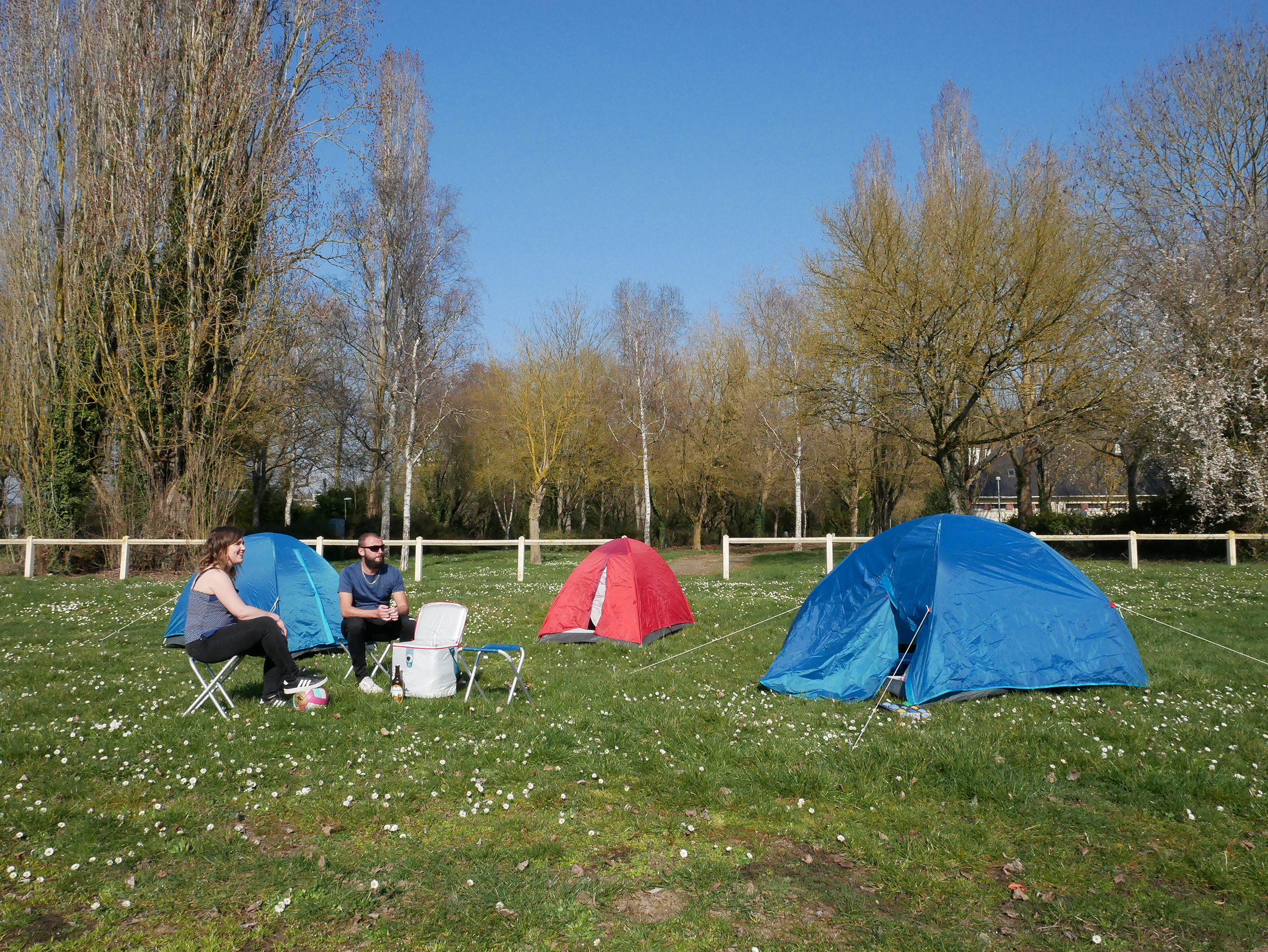 Campeurs au sein du camping de la ville de Chartres – © C’Chartres Tourisme