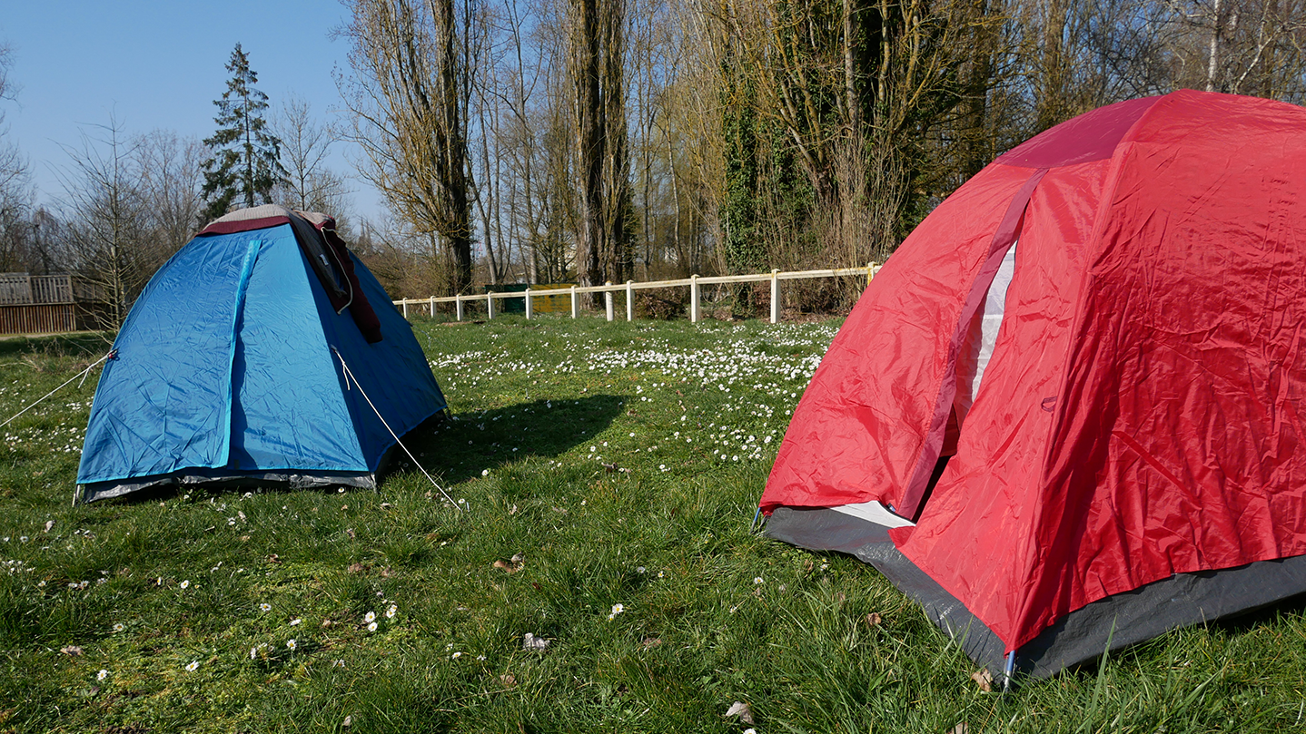 Poser sa tente au camping chartres