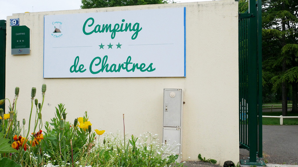 Panneau d'entrée du camping de Chartres